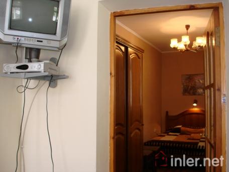 Сдаю двухэтажный коттедж в центре Ялты. Свой ID 731 (Фото 12)